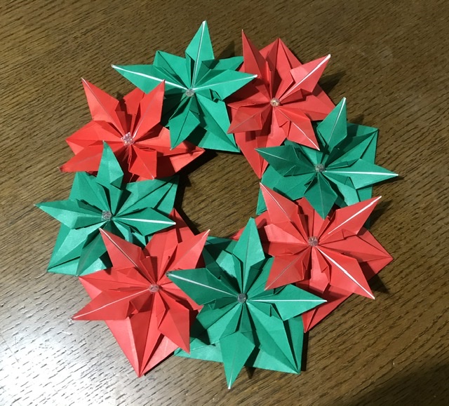 折り紙の クリスマスリース の簡単な作り方 手作りのクリスマス飾り 折り紙オンライン