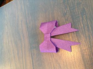 折り紙の立体的で可愛い リボン の折り方 折り紙オンライン