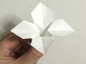 折り紙の立体的な 水仙 の簡単な折り方 折り紙オンライン