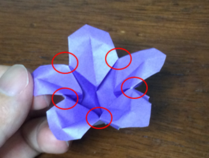 折り紙の立体的な リンドウ の折り方 敬老の日の手作りプレゼントに最適 折り紙オンライン