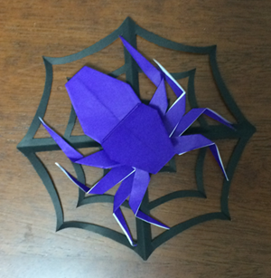 折り紙の 蜘蛛の巣 の簡単な作り方 ハロウィンの切り紙 折り紙オンライン