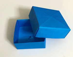 折り紙の実用的な 重ね箱 フタ付き箱 の折り方 折り紙オンライン